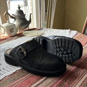 GBX rubber Men's Black Leather clog Slip-On Shoes with tred